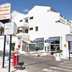 Helena En Garden Con Piscina Climatizada דירה